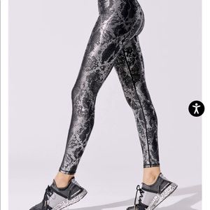 CARBON38 Metallic Snake Print Legging (Black)sz S